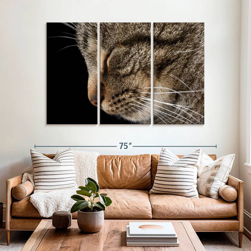 Chat tigré endormi, H 42 po x l 65 po