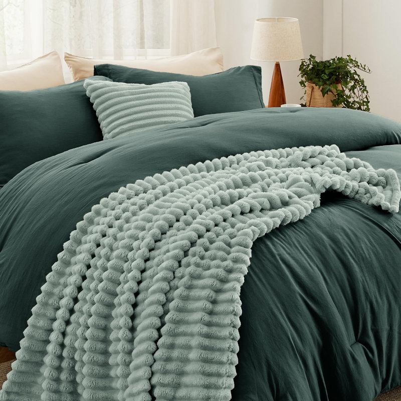 Bedsure All Season Boho Bed in a Bag with Throw Blanket and Decorative Pillow, Lightweight Comforter, Emerald Green