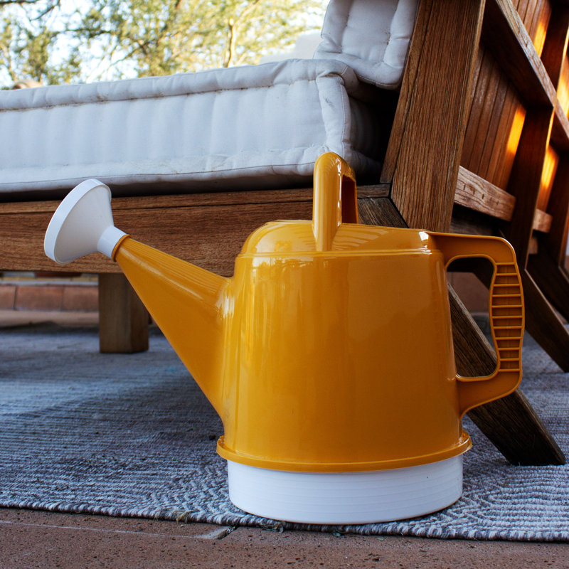 Arrosoir d'intérieur / extérieur en plastique 2 gallons Deluxe, Jaune terreux