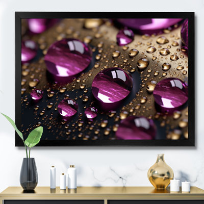 Mauve rose avec des gouttes de pluie sur toile