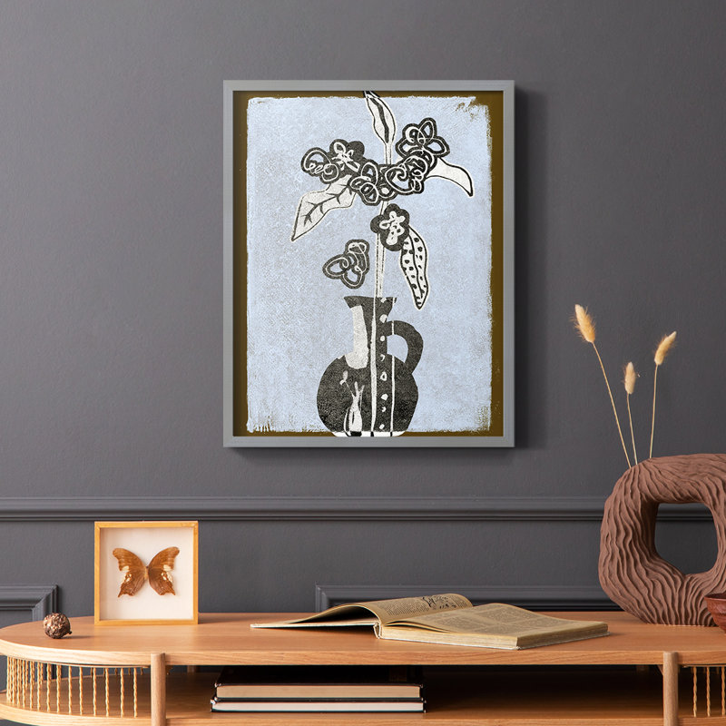 Fleurs graphiques dans un vase I, reproduction encadrée - bois massif, Gris, H 10 po x l 8 po