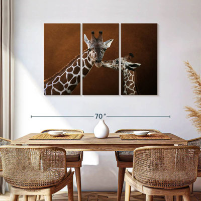«Brampt Giraffe Kissing Mom»