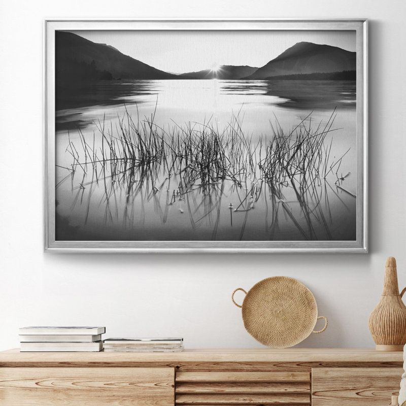 «Whisper Lake», reproduction encadrée de qualité supérieure - prête à être accrochée, H 22,5 po x l 30,5 po x P 1,5 po