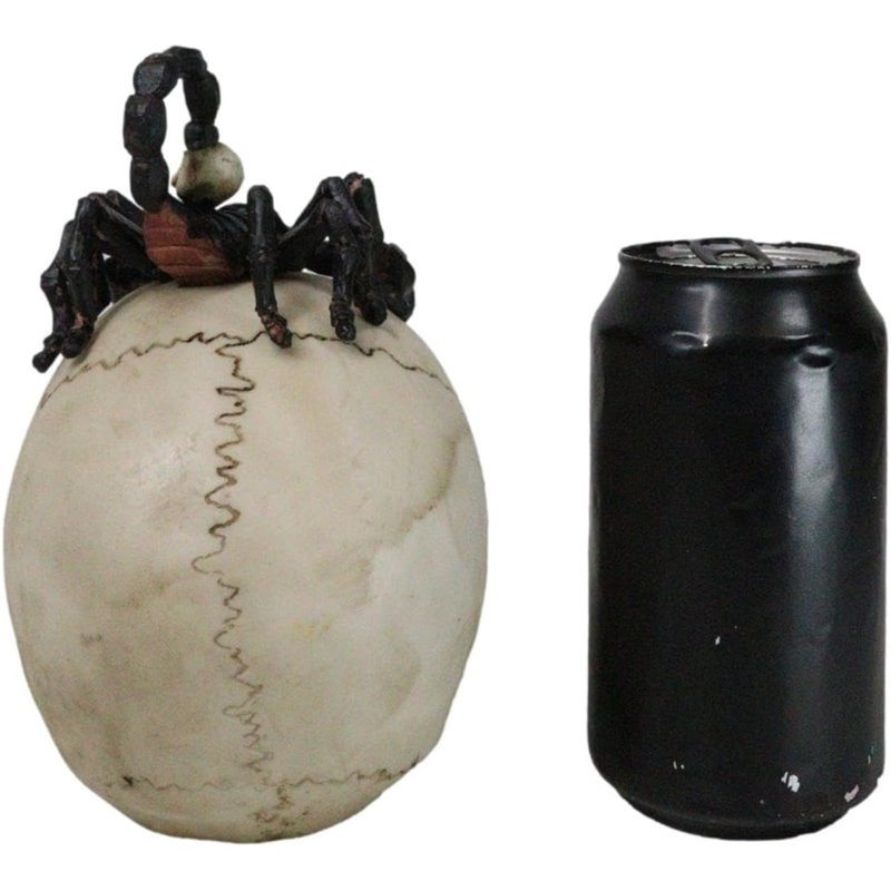 Figurine d'Halloween démoniaque sur crâne