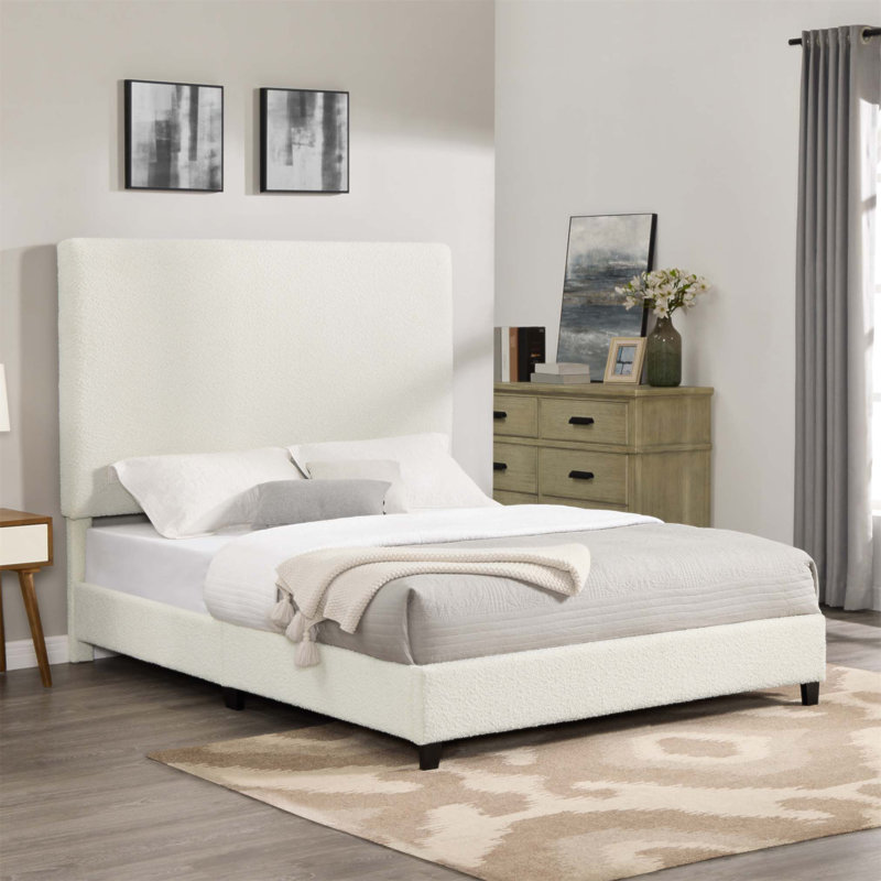Lit plateforme tapissier grand format Bridgevine Home avec structure durable et design élégant pour les chambres modernes