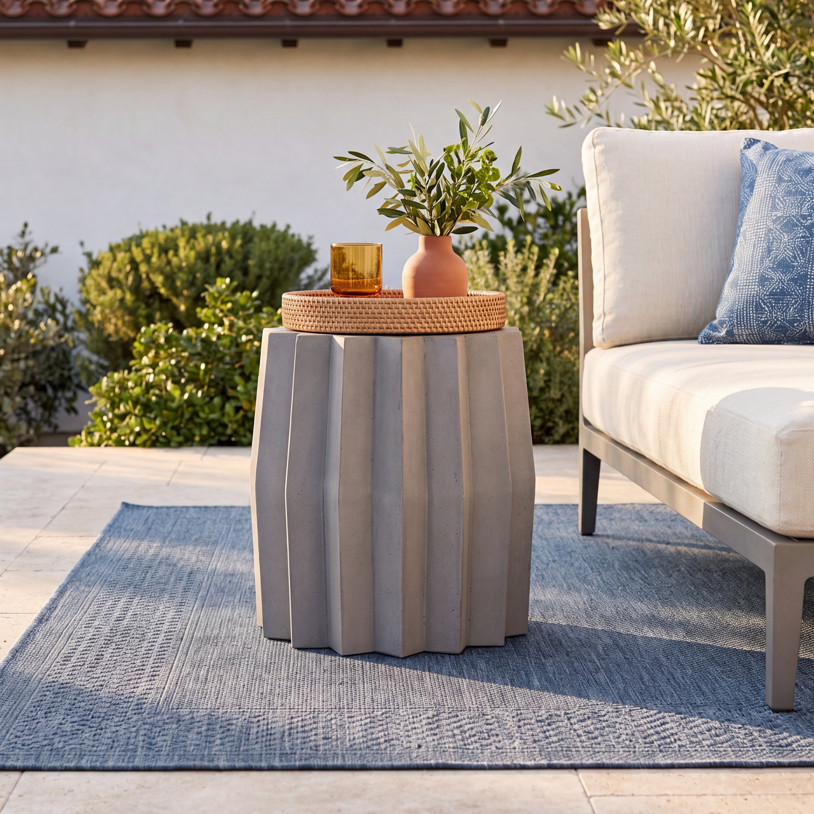 Donlon 19" Patio Side Table, Dark Gray
