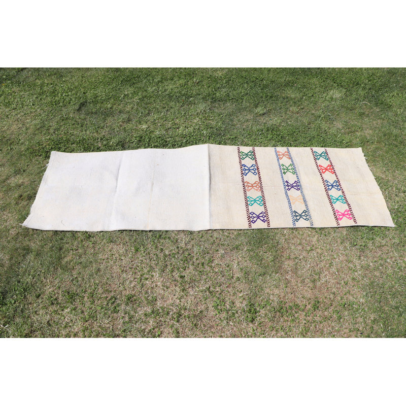 Tapis traditionnel beige Kilim avec un design turc rétro pour les escaliers et les couloirs