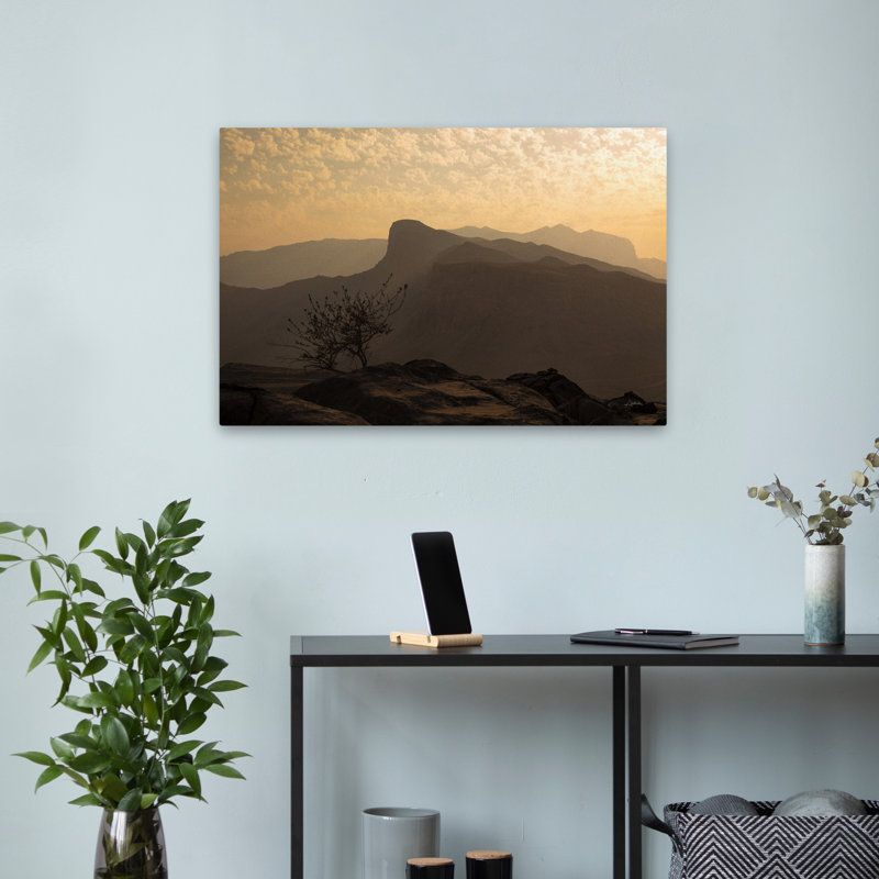 Désert contemporain noir gris paysage désertique, H 24 po x l 16 po