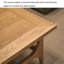 Table de salon simple en bois massif carré
