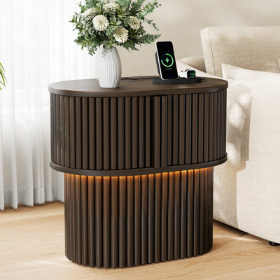 Table de bout cannelée avec lumière DEL et station de charge, table d'appoint ovale Mid-Century avec rangement
