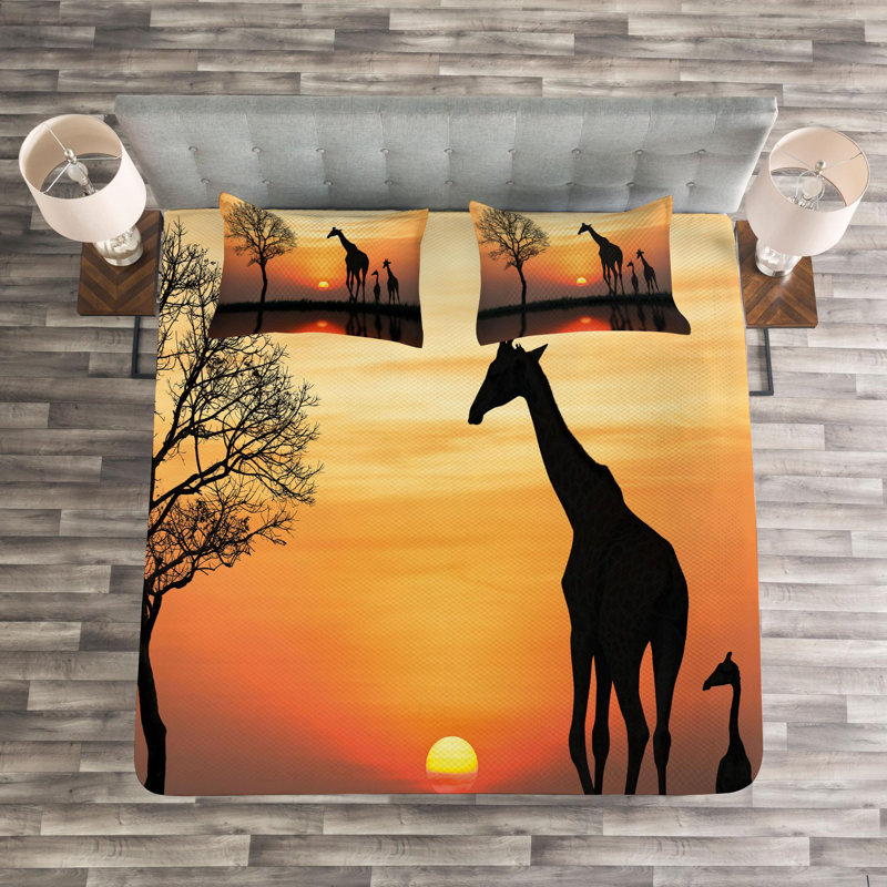 Eclectic Polyester Coverlet, Queen Coverlet + 2 Shams