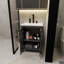 L'armoire de salle de bain noire de 24 pouces, jumelée à un lavabo en céramique blanche, présente un design moderne et est faite de matériaux imperméables et durables.