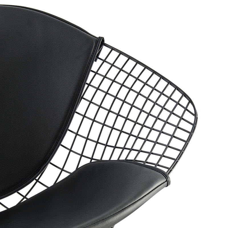 Chaise à cadre noir avec finition blanche, siège en tissu PU, procédé en fil d'acier dessiné à la main, profondeur de 33 pouces, largeur de 26 po, hauteur de 31 po, cadre de 23 lb, housse de siège et fil soudé, dans l'emballage