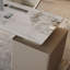 Bureau à bascule moderne et minimaliste avec acrylique-420432268