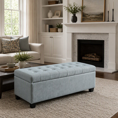 Banc coffre ottoman polyvalent avec grand espace intérieur, couvercle facile à ouvrir et finitions de couture élégantes pour les intérieurs modernes.