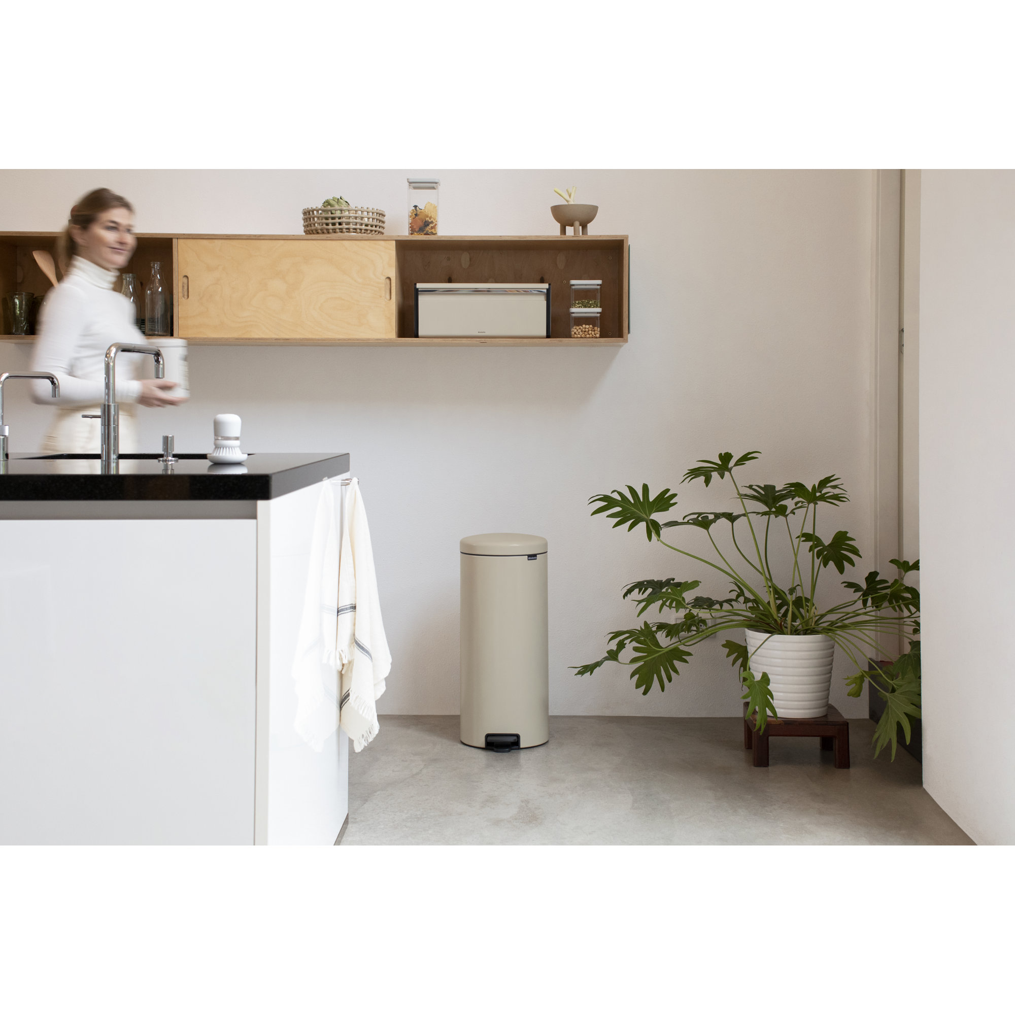Brabantia NewIcon Step On Trash Can, 8 Gallon (30 Liter), Soft Beige