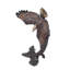 Statue volante aigle noir