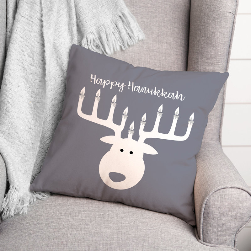  Coussin Deer Menorah, 18 po x 18 po