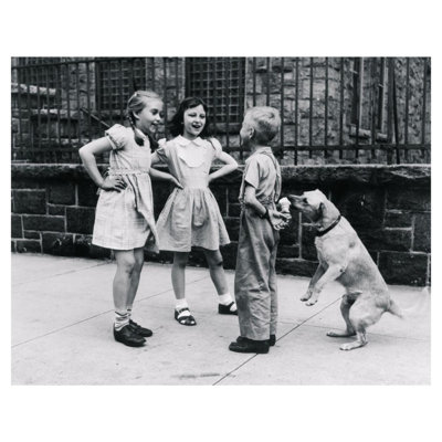 «Dog Eating Ice Cream Cone Hidden Be Back's Boy's Back» par William Milnarik - Impression giclée