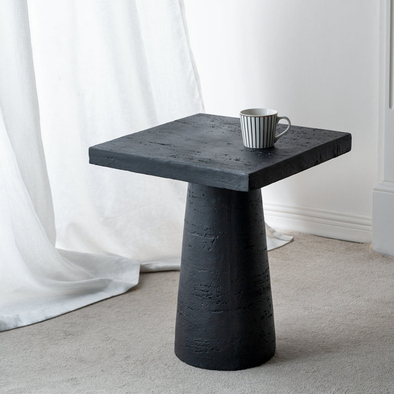 Table d'appoint carrée noire avec base piédestal