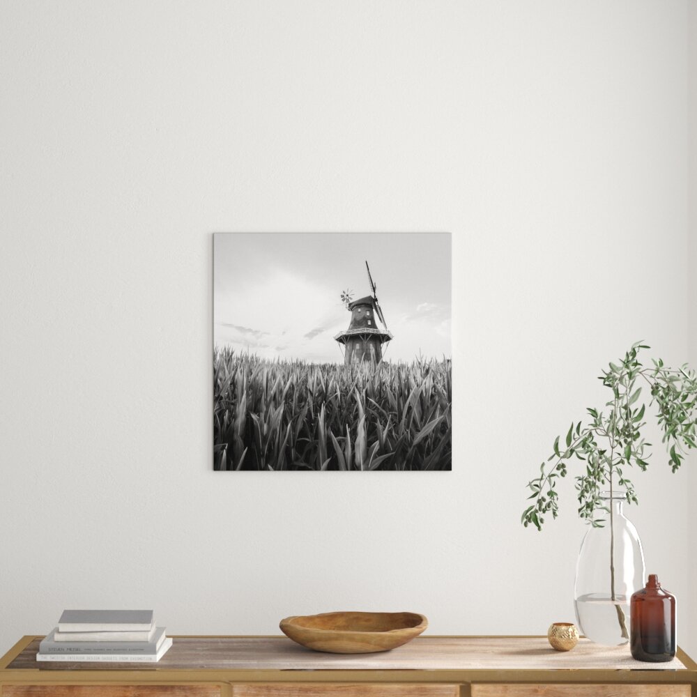 Leinwandbild Schöne Windmühle auf dem Feld