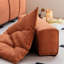 Chaise de salon sans accoudoirs avec dossier amovible. Conception de ligne irrégulière pour un look. Amusant. Texture de peau de suède. Solutions de sièges personnalisables. Mousse haute densité relaxante. . 33,1 po de profondeur x largeur