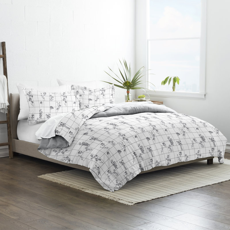 Flower Field Pattern Reversible Duvet Cover Set, King Comforter + 2 Pillow Shams