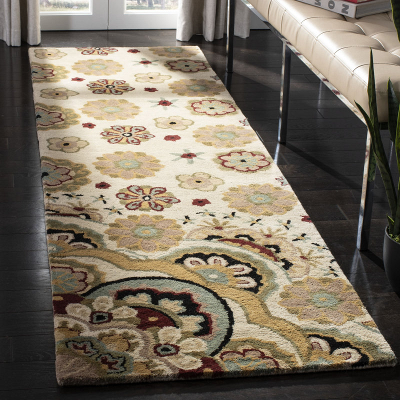 Soho Hand Tufted Wool And Viscose Floral Rug, Runner 2'6" x 8'