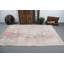 Tapis en laine fabriqué à la main avec un design turc rétro, des teintes rouges douces et des motifs détaillés