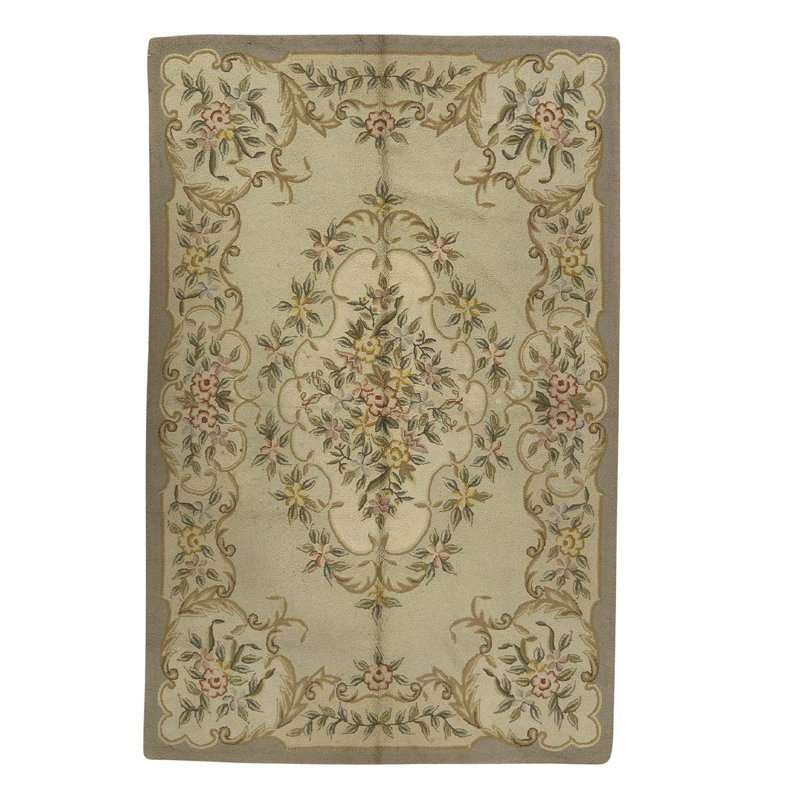 Tapis oriental oriental en laine ivoire / vert / gris 5 pi 8 po x 8 pi 8 po