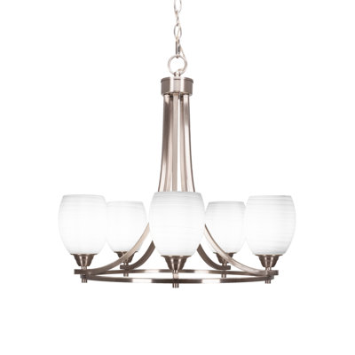 Lustre 5 lumières Paramount illustré en finition nickel brossé avec verre en lin blanc de 5 po