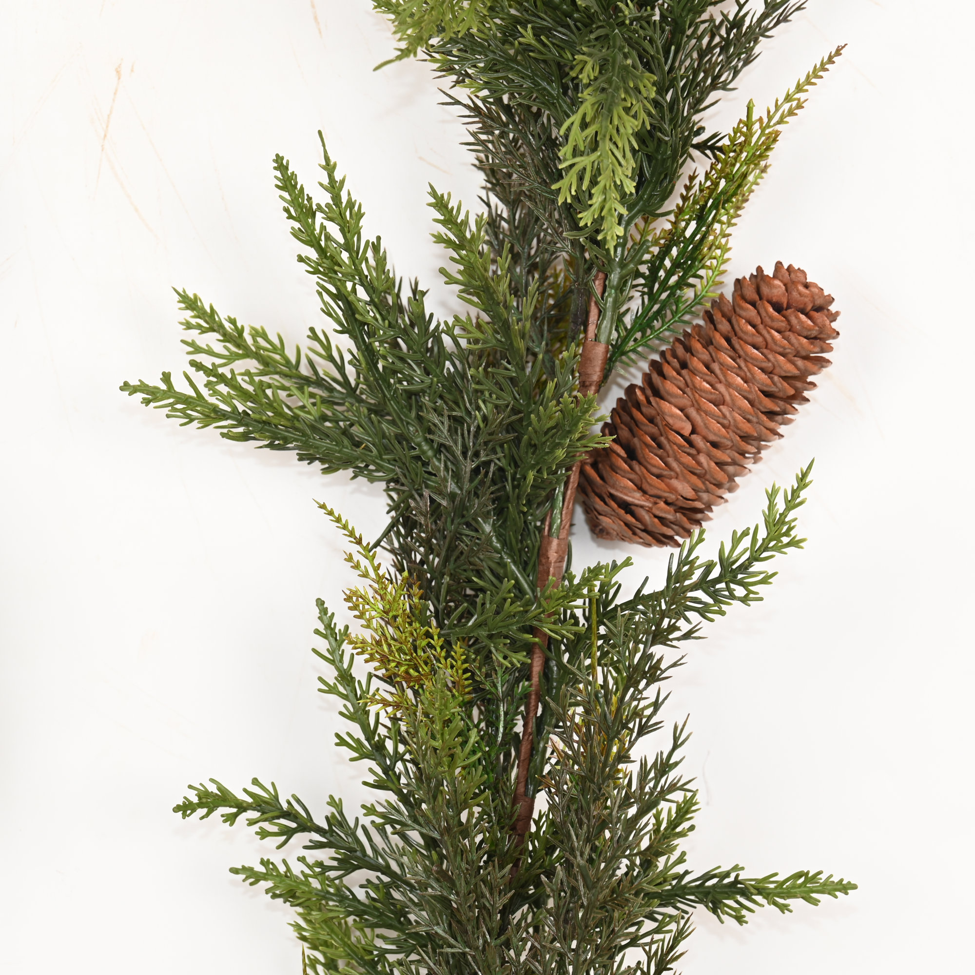 6FT Artificial Christmas Garland, Farmhouse Pinecone Greenery Pine Xmas Mantle Garland For Staircase Decoration Christmas Fireplace Porch Table Home Decor