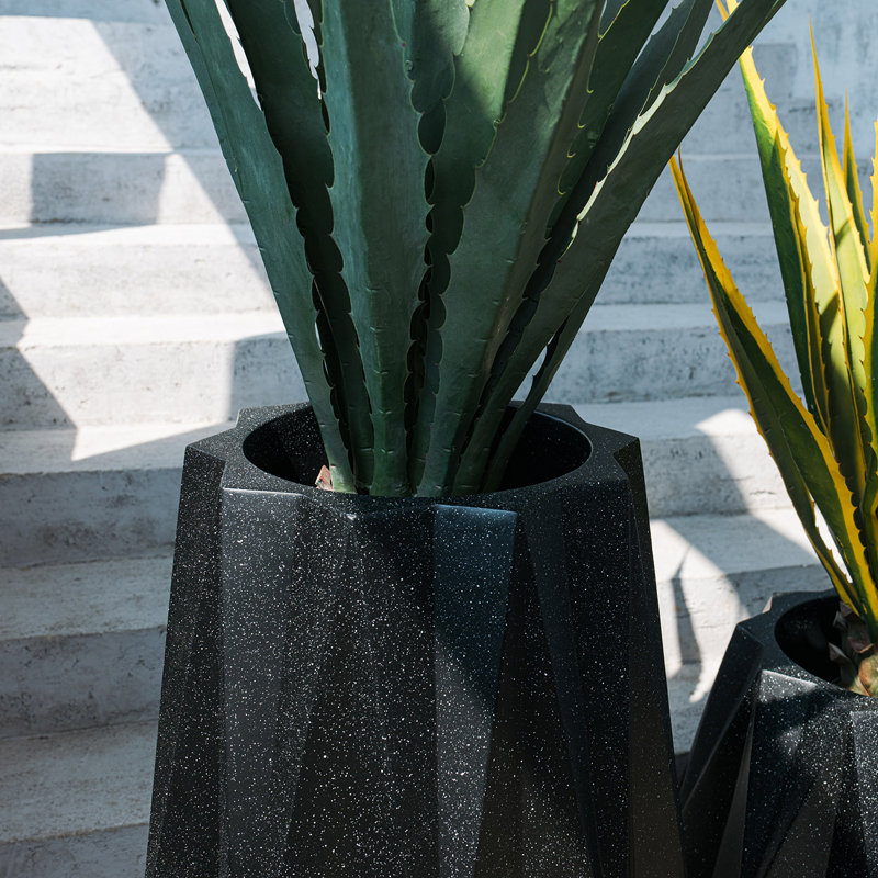 Jardinière Elenis de 18 pouces de hauteur, Noir