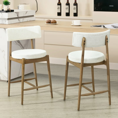 2 tabourets de comptoir Mid-Century modernes d'apparence beige et naturelle, structure en bois d'hévéa avec des lignes lisses et attrayantes, siège rembourré en mélange de lin, dossier en I incurvé à dossier ouvert, idéal pour