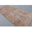 Tapis de couloir antique turc Oushak: tapis de couloir oriental de style rétro avec motif délavé rouge / beige
