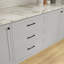 Poignée barre Swell Collection - 7-9 / 16 "Poignée d'armoire centre à centre noir mat - Quincaillerie transitionnelle pour tiroirs et armoires-116616479-116491305
