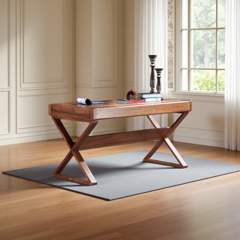Bureau spacieux de couleur noyer