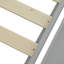 Lit simple superposé au dessus d'un lit double avec tiroirs de rangement, lit superposé en bois avec échelle et garde-corps gris-832674282