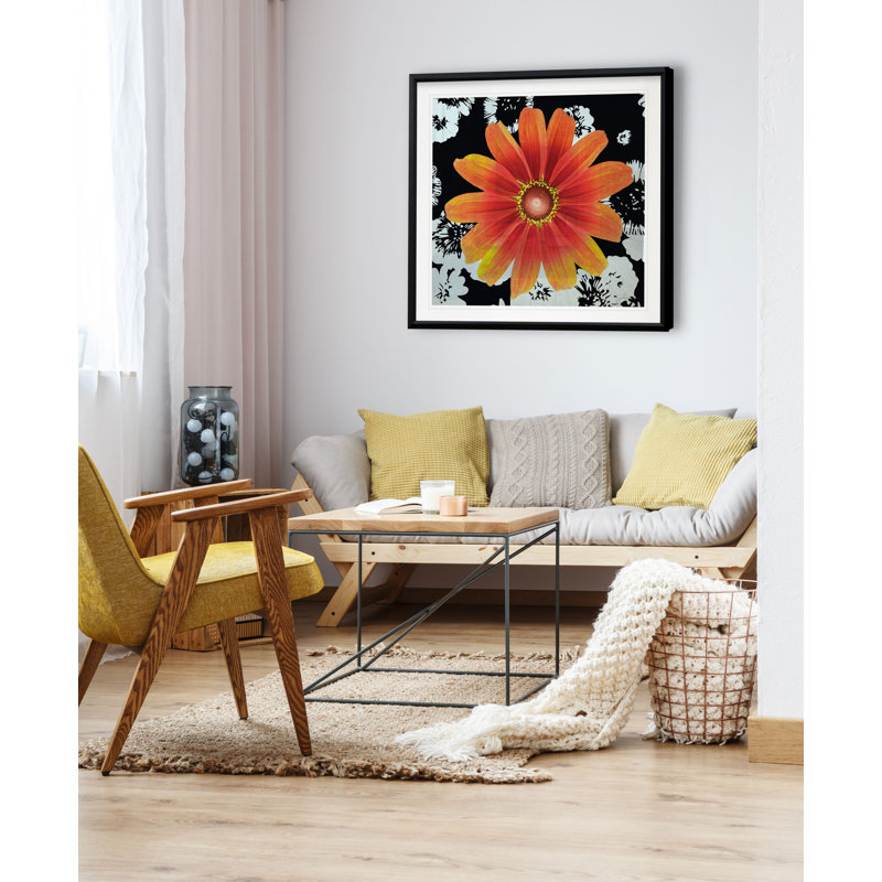 «Black and Bloom II», reproduction de peinture à l'huile, H 17,5 po x l 17,5 po x P 1,5 po, Cadre plastique noir