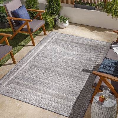 Ilenne Oriental Area Rug in Blue