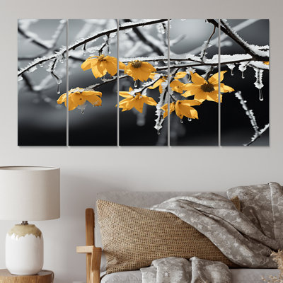 Yellow Frozen Elegance II - décoration murale paysage d'hiver - 5 panneaux égaux