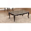 Table basse de style transitionnel, plateau en marbre, pieds cabriole, détails courbés dorés, finition en noyer foncé