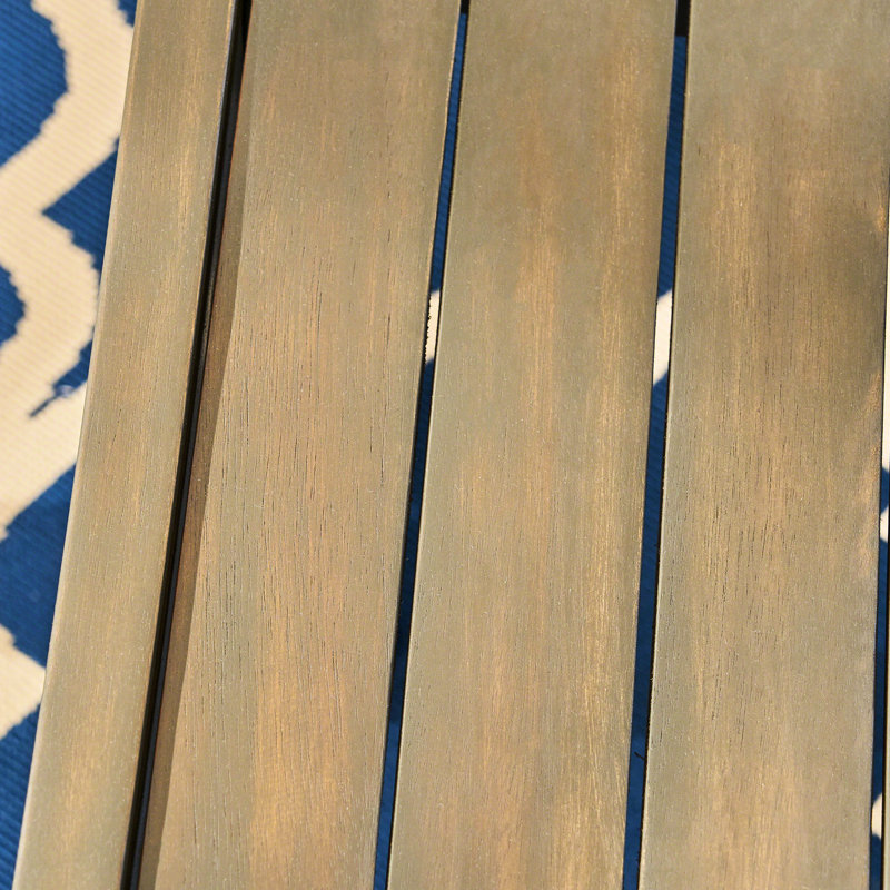 Chaises de patio grises - fabriquées avec une attention particulière portée aux détails des sièges d'extérieur en bois