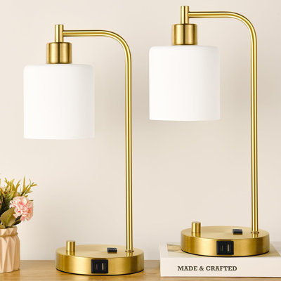 Ensemble de 2 lampes de table industrielles dorées avec abat-jour en verre opale à intensité variable, ports de charge USB et ampoules DEL