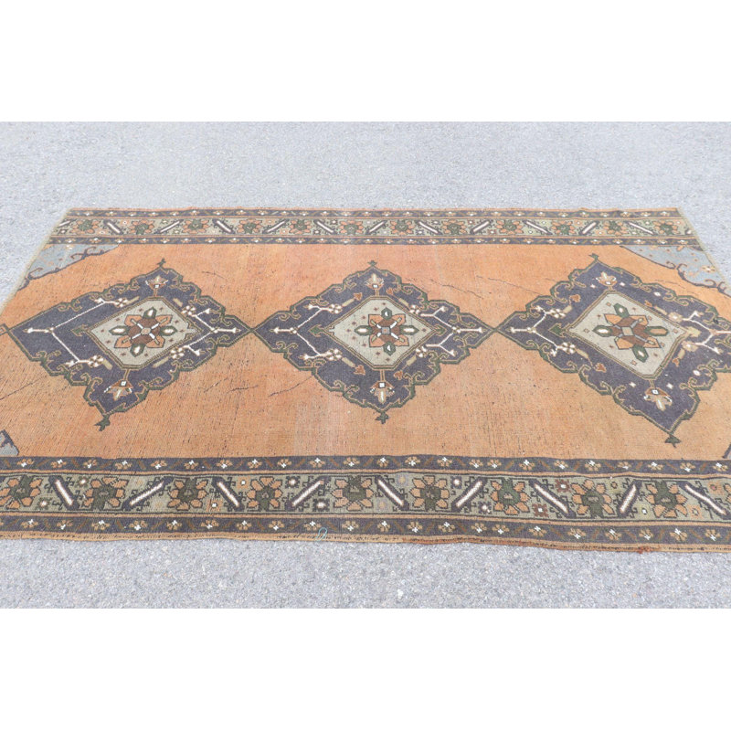 Tapis turc authentique authentique avec un design complexe pour la décoration intérieure - tons de terre
