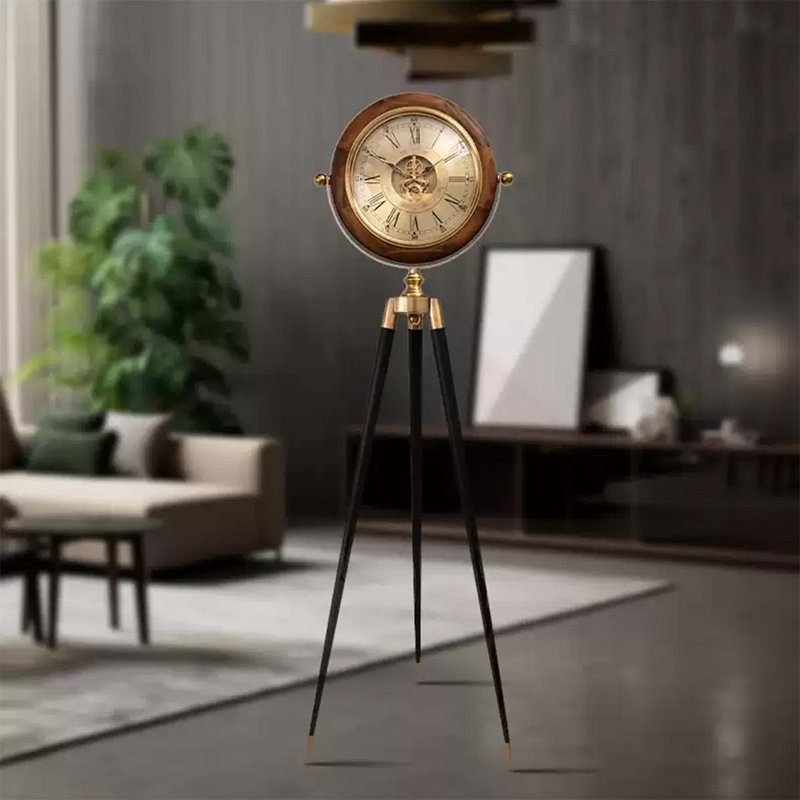 Horloge de sol style américain à trois pieds