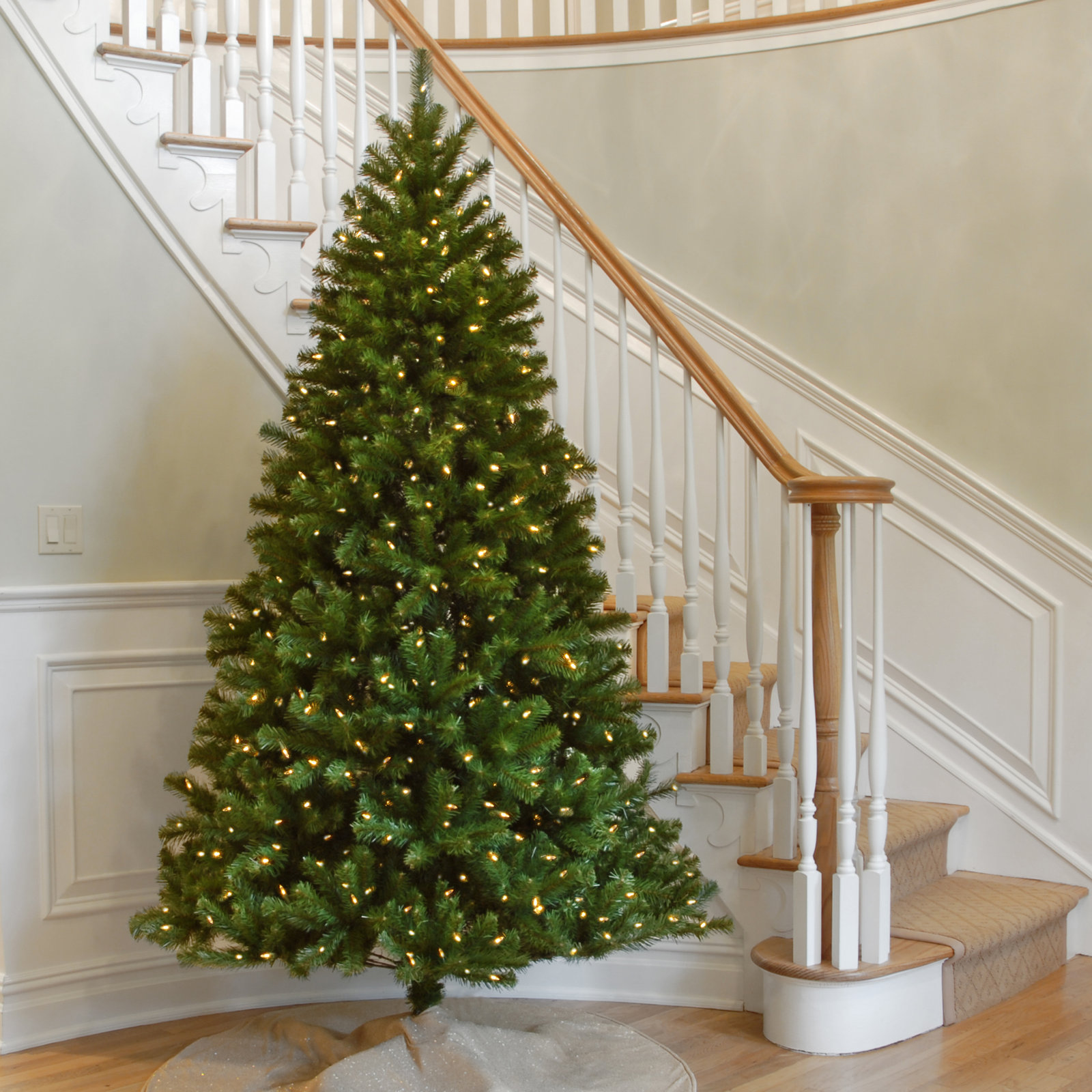 Leilonie Pre-Lit Spruce Christmas Tree, 7.5 FT