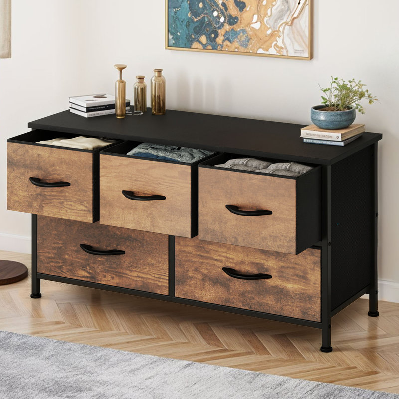 Commode 5 tiroirs avec plateau en bois et bacs de rangement en tissu, structure rustique en métal brun et noir pour la chambre à coucher ou le salon