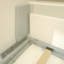 Lit escamotable horizontal innovant avec rangement à tablettes, parfait pour la chambre à coucher ou la chambre d'amis, économisant de l'espace et ajoutant de la fonctionnalité