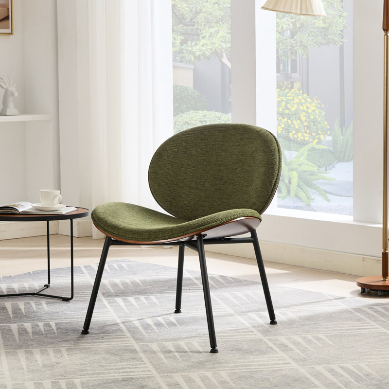 Chaise en tissu avec noyer. Design Mid-Century moderne, assise confortable, convient à divers thèmes. Cadre en noyer Sw1871gn. Apparence, assise, ajustement.